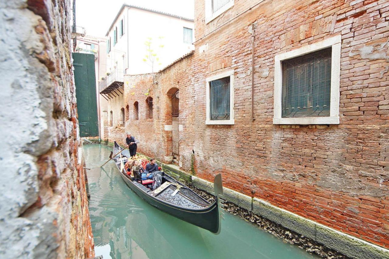 Gondola View Apartment Venice Exterior photo