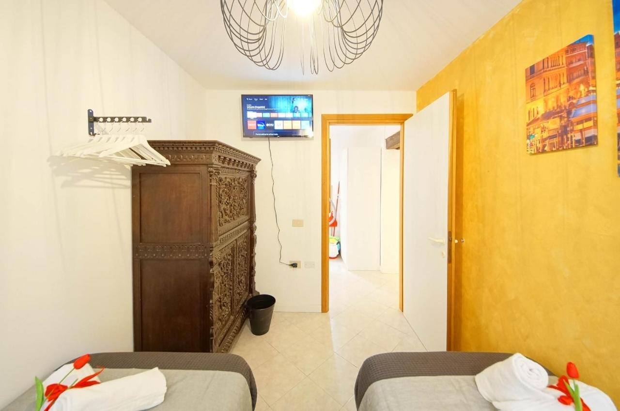 Gondola View Apartment Venice Exterior photo